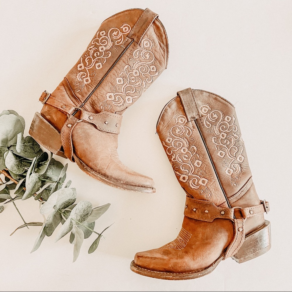 Old Corral Brown Leather With Tan Floral Embroidery Cowboy Boots. Size 9.5T